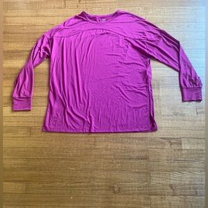 Old Navy Active Magenta Top Women’s size M tall ultralite go-dry slits on bottom